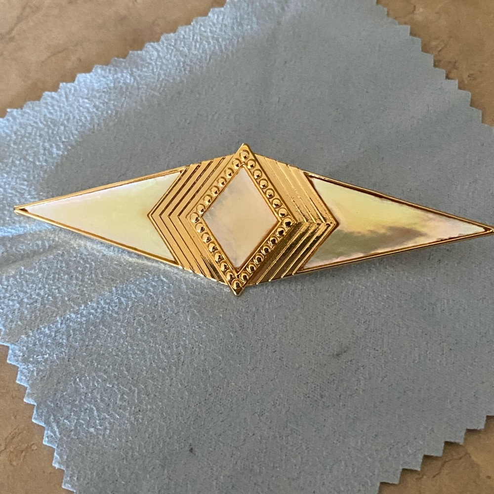 EVC Vintage Signed Duri Mother of Pearl Shell Brooch